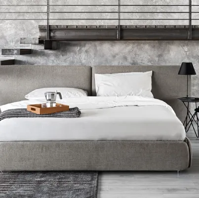 Letto in tessuto imbottito con testiera Zip di Calligaris